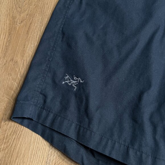 Arc’teryx A2B Chino Shorts navy blue 38 " waist XL 11" inseam - Picture 6 of 10